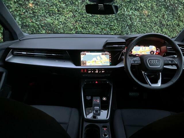 Audiのインテリアはエクステリア同様、優れたデザイン性とクオリティ、そして機能性を兼ね備えております。