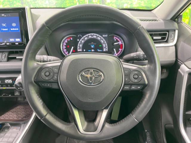 【純正革巻きステアリング】上質な革を使用することで、手にしっかり馴染みとても運転しやすいハンドルです♪