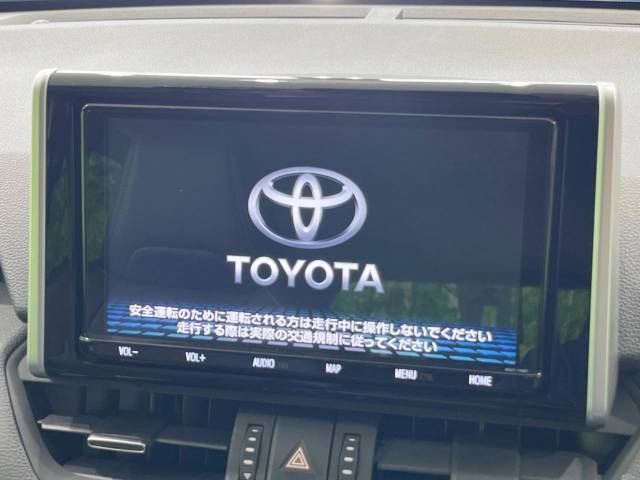 【純正ナビ】人気の純正ナビを装備しております。ナビの使いやすさはもちろん、オーディオ機能も充実！キャンプや旅行はもちろん、通勤や買い物など普段のドライブも楽しくなるはず♪