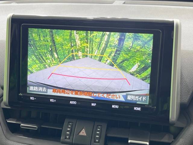 【バックカメラ】駐車時に後方がリアルタイム映像で確認できます。大型商業施設や立体駐車場での駐車時や、夜間のバック時に大活躍！運転スキルに関わらず、今や必須となった装備のひとつです！