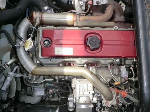 手入れの行き届いたディーゼルターボエンジンです。排気量は4.000ccでパワフル走行が可能です。型式は【BDG】となっております。関東j圏の9都県条例にも適合しております！！