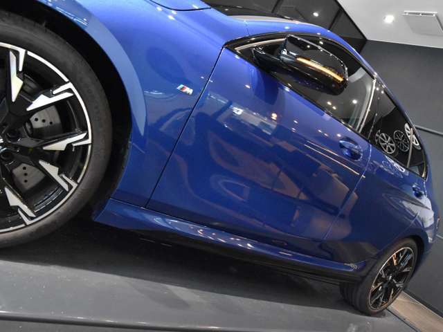 保証に関しましては全国どこのディーラーでもご使用いただける認定中古車保証が付きます。アフターメンテナンスもお近くのディーラーにて行うことができますので安心してお乗りいただけます。