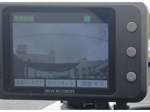 後方ドライブレコーダーのモニターです。小型カメラは200万画素SONY製Exmor　CMOSセンサー採用。当て逃げ、盗難防止にパーキングモードを搭載！(SELLSTER社製）