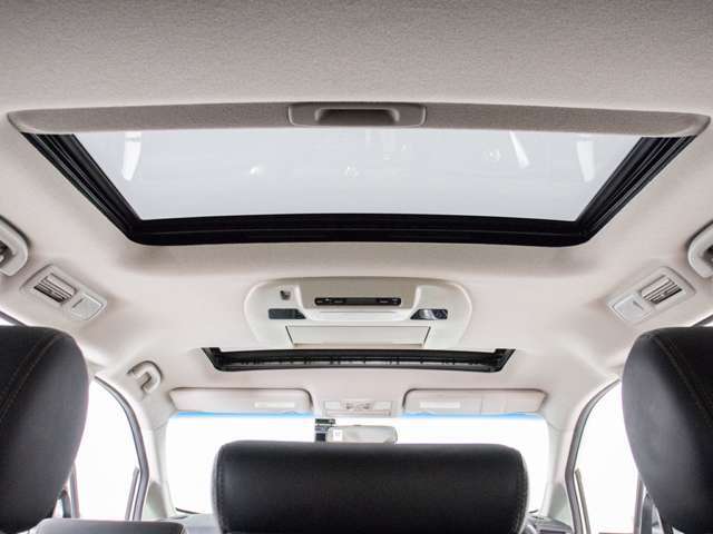 稀少装備サンルーフ搭載！！全国的にも数が少なく希少性の高い装備の一つです。フルオープンやチルトアップも可能！！ドライブをさらに快適にしてくれる装備の一つです！！