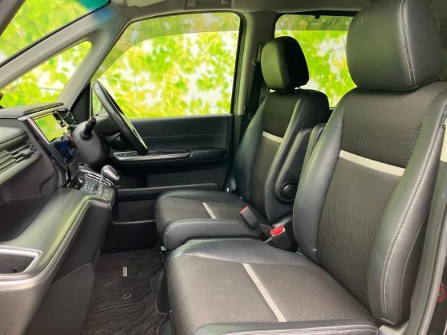 WECARSでは各商談席に大型モニターをご用意しております！見やすい大画面でゆったりと全国の在庫をご覧いただけます！是非ご来店お待ちしております！