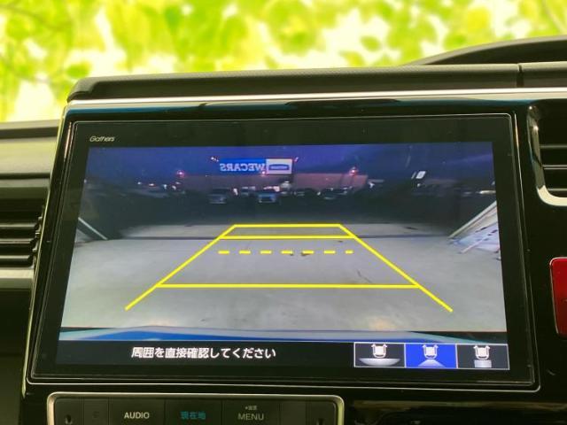 WECARSの展示場では実際に見て、触ってお車をお選びいただけます！知識の豊富な営業スタッフが様々なカーライフをご提案いたします！