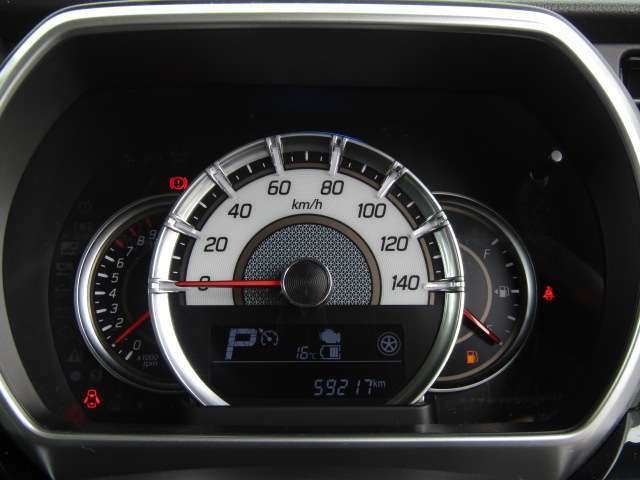 視認性の高いメーターパネル！