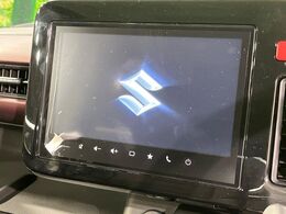 【純正ナビ】人気の純正ナビを装備。オーディオ機能も充実しており、Bluetooth接続すればお持ちのスマホやMP3プレイヤーの音楽を再生可能！毎日の運転がさらに楽しくなります！！