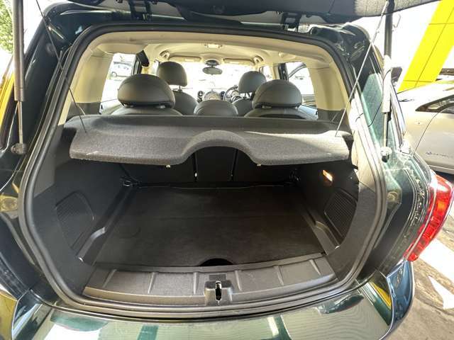 トノカバー付で外からトラナクの荷物が見えません。