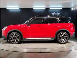 MINIは歴史的なレース【モンテカルロラリー】で2度の優勝！！規定違反による失格も含めれば3度の優勝を誇るれっきとしたレーシングカーです！