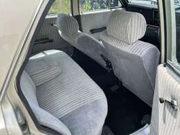 以外とゆったりの後部座席