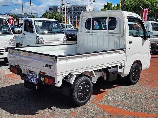 ツヤツヤピカピカ☆ボディガラスコーティング施工！！汚れが付きにくく、洗車も楽々♪撥水性も良く愛車が見違える程です！