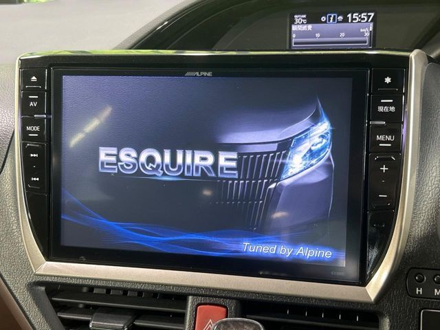 【BIG-X10インチナビ】人気の大画面BIG-Xナビを装備。専用設計で車内の雰囲気にマッチ！ナビ利用時のマップ表示は見やすく、テレビやDVDは臨場感がアップ！いつものドライブがグッと楽しくなります♪