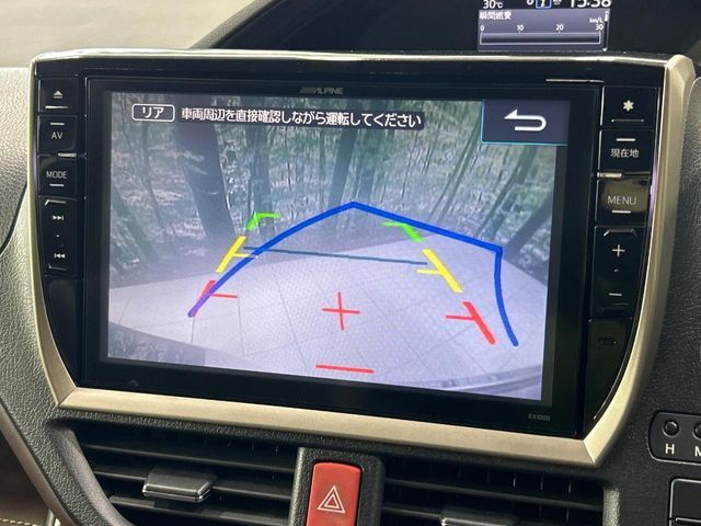【バックカメラ】駐車時に後方がリアルタイム映像で確認できます。大型商業施設や立体駐車場での駐車時や、夜間のバック時に大活躍！運転スキルに関わらず、今や必須となった装備のひとつです！