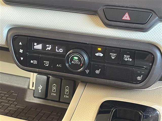 【オートエアコン】車内温度を感知して自動で温度調整をしてくれるのでいつでも快適な車内空間を創り上げます！