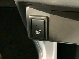 フロント両席にはシートヒーターが付いています！寒い日に便利な装備ですね。