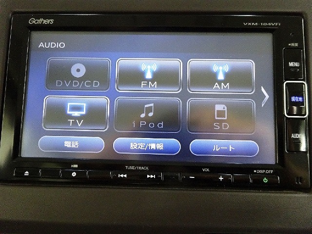 ホンダ純正ナビなのでダッシュボードにスッキリと収まっています。土地勘の無い所でも道に迷わず安心ですね！。AVも色々視聴でるのでドライブも楽しくなりますよ！