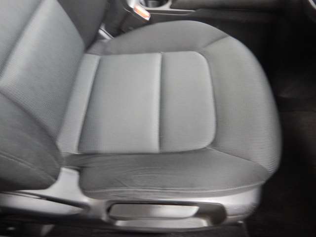 ナビ、ドライブレコーダー等の取付はもちろん、ライトのバルブ、車高調、エアロ取付、塗装、フィルム、ラッピング等カスタムも扱っております！お気軽にお問い合わせくださいませ！