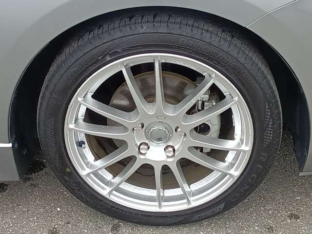 タイヤの溝も4輪ともまだまだ残っております。