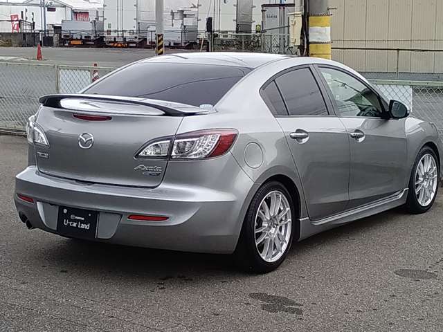 個性的なセダン、いかがですか