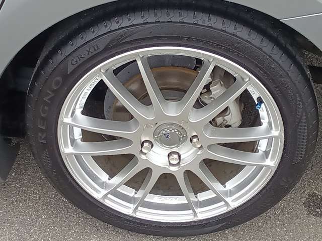 タイヤの溝も4輪ともまだまだ残っております。