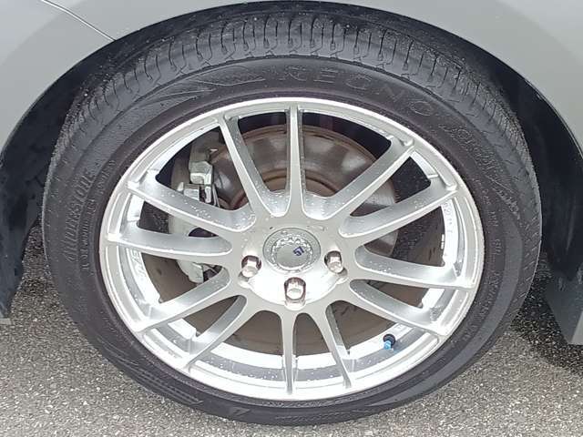 タイヤの溝も4輪ともまだまだ残っております。