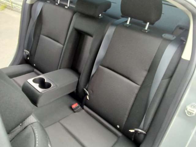 後部座席もゆったり乗車していただけます。