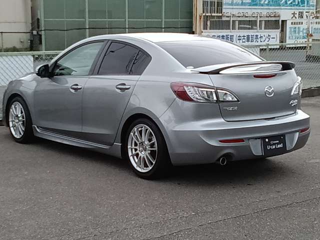 個性的なセダン、いかがですか