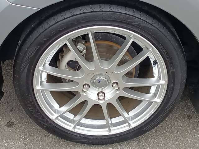 タイヤの溝も4輪ともまだまだ残っております。