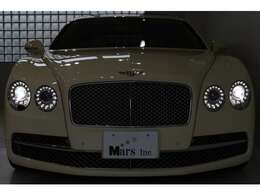 確固たる地位を先代モデルで確立した感のある、ベントレー フライングスパーのV8モデルの入庫でございます！！燃費の改善と走行性の向上、更に先代モデルで悩ましかった機能的なインテリアもレベルアップ！