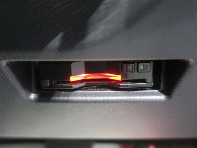 ETC車載器付きです。高速道路の料金所もスムーズに通過できます。