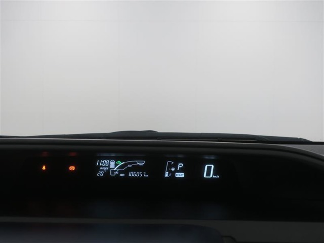 速度や回転数が見やすいメーターを採用しています。