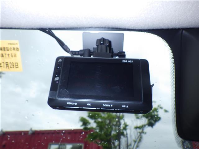 【ドライブレコーダー】映像・音声などの運転中の記録を残します。事故などを起こした起こされた時の証拠になりえますので、もしも時でも安心ですね。