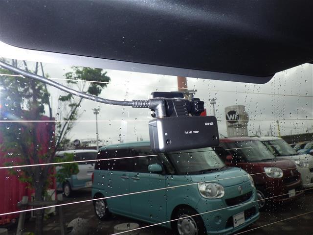 【ドライブレコーダー】映像・音声などの運転中の記録を残します。事故などを起こした起こされた時の証拠になりえますので、もしも時でも安心ですね。