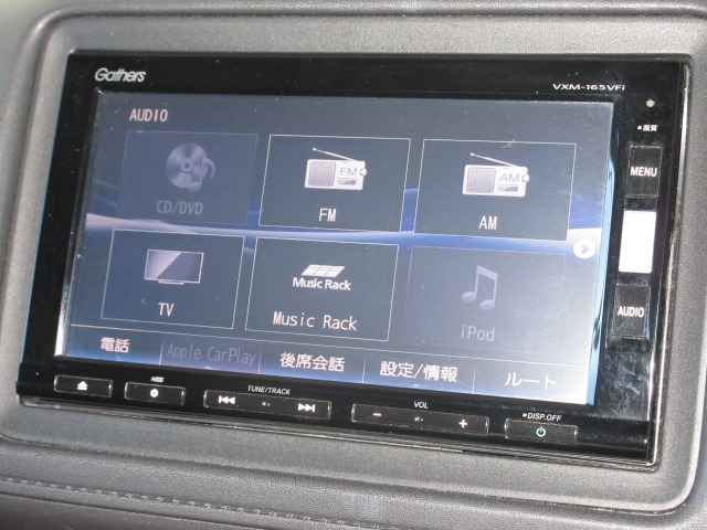 ナビゲーションはギャザズメモリーナビ（VXM-165VFi）を装着しております。AM、FM、CD、DVD再生、Bluetooth、音楽録音再生、フルセグTVがご使用いただけます。