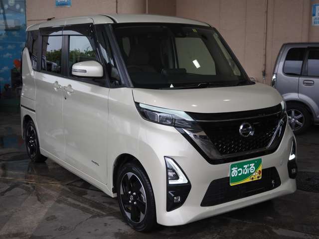 お車の車検・オイル交換・修理・鈑金塗装・ガラス修理・デントリペア・ボディコーティングなども幅広く対応しております。その際は無料で代車を貸し出し致します。車のことは何でもお任せください！