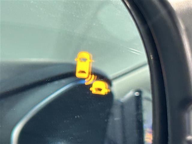 【ETC】有料道路を利用する際に料金所で停止することなく通過できる、ETC車載器（ノンストップ自動料金収受システム機器）が装備されています。セットアップを行うことで利用可能になります。