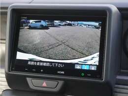 【バックカメラ】駐車が苦手な方でも安心してお乗りいただけます。リバース連動で画面が切り替わるのでとっても便利です。