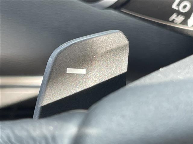 【パドルシフト（AT車）】MT車と同じように好きなギアで走ることができます！ステアリングから手を離さずに指先だけでシフト操作ができ、よりスポーティな走りをお楽しみいただけます。