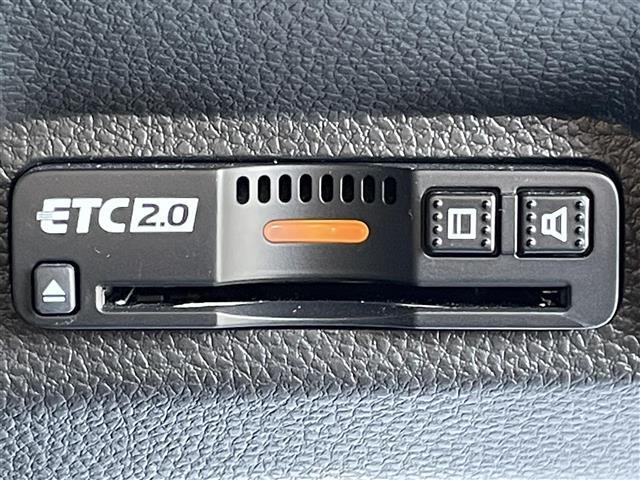 【ETC2.0（DSRC）】ETCカードを挿入すれば料金所はノンストップで通過できます。ETC限定の割引や、高速道路の情報提供サービスを利用できます。