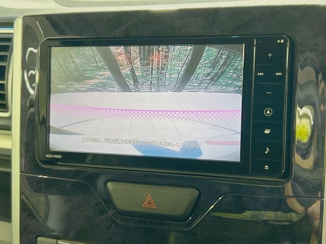 【バックカメラ】駐車時に後方がリアルタイム映像で確認できます。大型商業施設や立体駐車場での駐車時や、夜間のバック時に大活躍！運転スキルに関わらず、今や必須となった装備のひとつです！
