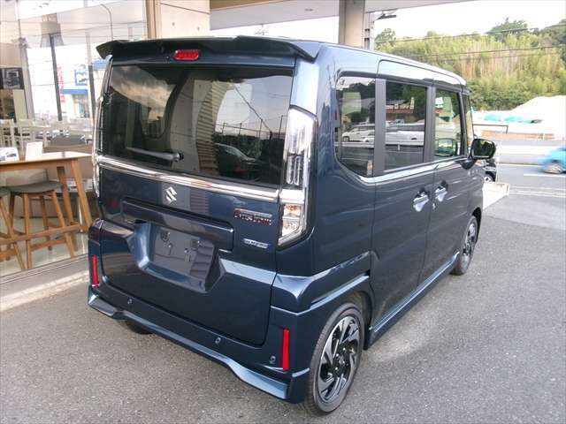 【陸運局認定指定車検工場完備】国家資格検査員1名・国家資格整備士3名で、お客様の大切な愛車を末永く安心サポートさせて頂きます！当店おすすめ安心メンテパック加入で3年間のメンテナンスと車検がお得！