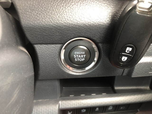 【プッシュスタート】プッシュスタートがあればブレーキを踏んだ状態でボタンを押すだけで、カバンやポケットに入れていてもエンジンスタート！便利な機能です
