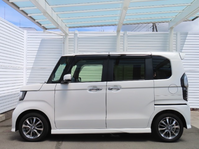 状態の良い『N-BOXカスタム L』入荷しました☆彡ボディカラーは『プラチナホワイトパール』です！！ホンダセンシング、リアカメラ等、充実装備で安全性も高いお薦めの一台です！
