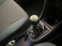 【フロア5速MT】スポーティーな走行をお楽しみいただけます♪