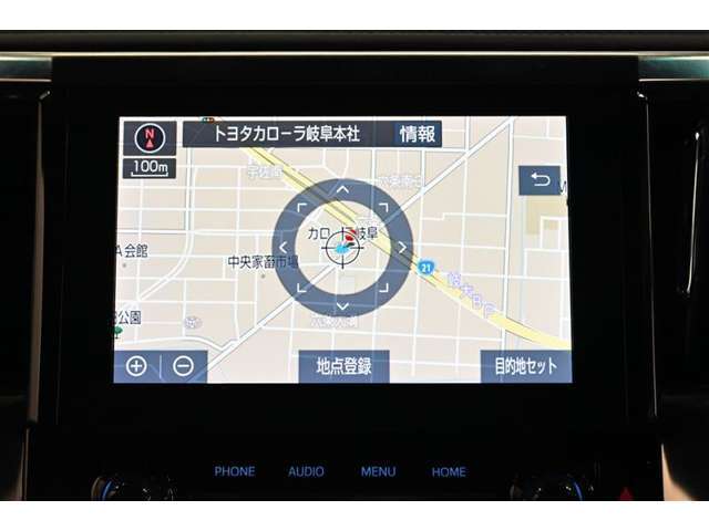 純正ナビを装備。タッチパネル式で使いやすく、お出かけもラクラクです。