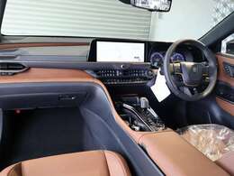 装備も充実しており、サンドブラウン本革シートやLEDヘッドライト、ヘッドアップディスプレイなどを装備♪オプションでパノラマルーフ、デジタルインナーミラーを装備しています！