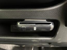 【ETC】有料道路を利用する際に料金所で停止することなく通過できる、ETC車載器（ノンストップ自動料金収受システム機器）が装備されています。セットアップを行うことで利用可能になります。