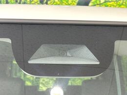 【シティブレーキアクティブシステム】低速走行中に前方の車両等を認識し、衝突しそうな時は警報とブレーキで衝突回避と被害軽減をアシスト。より安全にドライブをお楽しみいただけます。