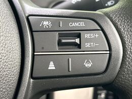 【アダプティブクルーズコントロール】高速道路での長距離走行が楽に！！自動で速度を保つクルーズコントロールが、衝突軽減システムと連携し、前方の車両を感知して車間を保つように速度調節してくれます！！